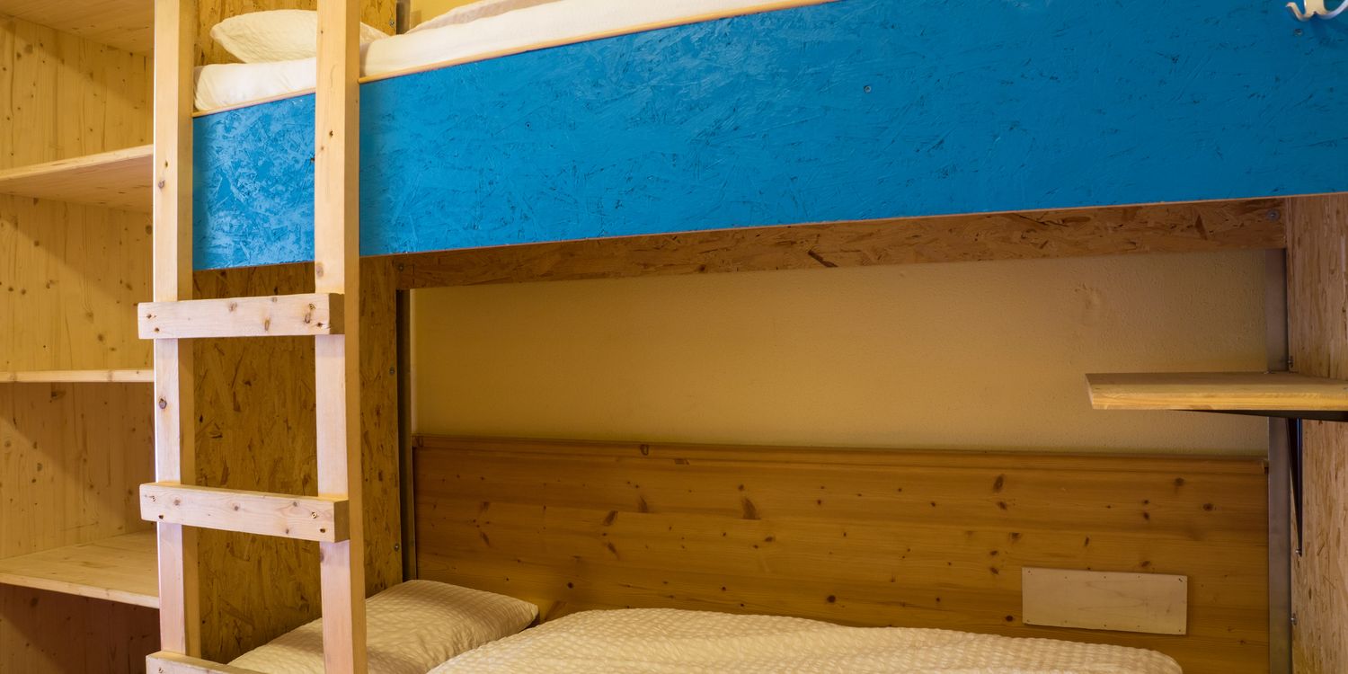 Multi-bed room with bunk beds