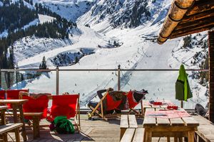 Relax in the sun on the Montana Alm